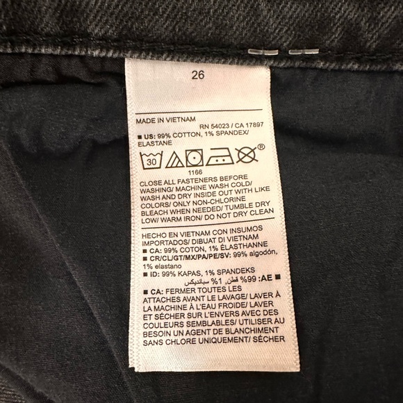 Old Navy Plus Size Black Ripped Mid Rise Boyfriend Raw Hem Ankle Jean NWT - Picture 4 of 12